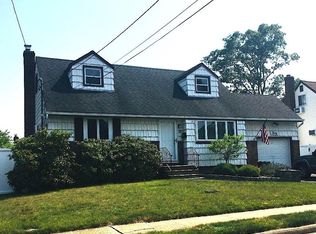 30 McKinley Ave, Farmingdale, NY 11735