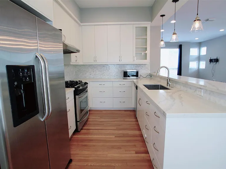4701 Caroline St — Photo 12