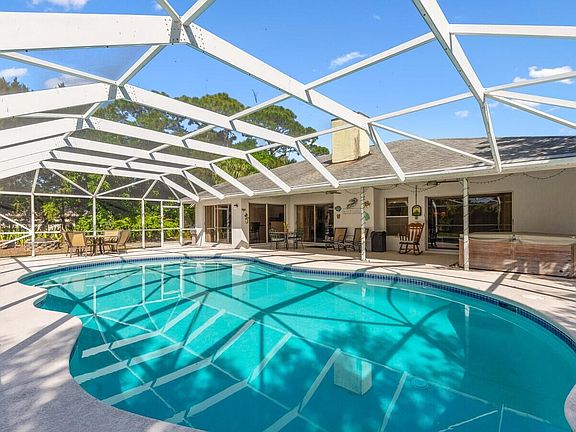 5th image of 2654 SE Ibis Avenue