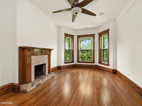 2nd image of 3837 N Kenmore Ave