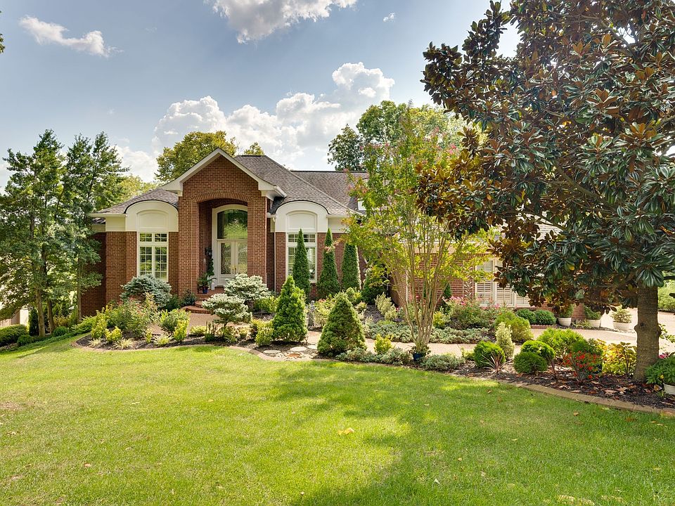 1st image of 8 Carmel Ln