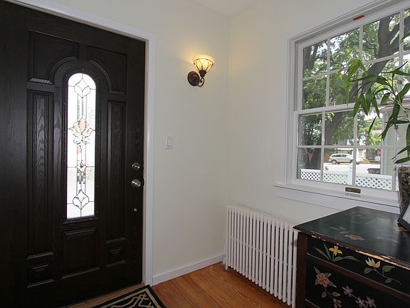 3rd image of 4 Harper Ave