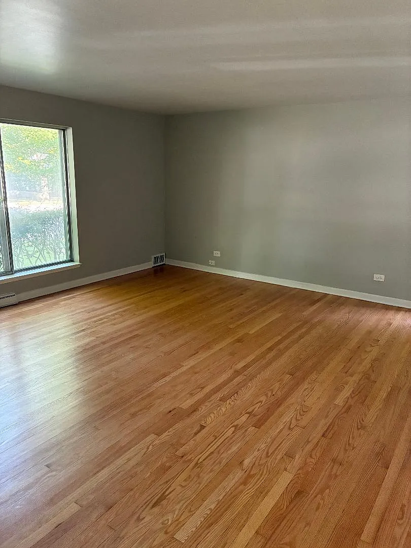 3 bed, 1.5 bath, 1700 sqft, $3,500 — Photo 2