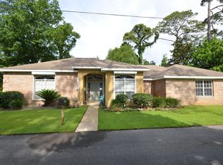 109 Point Comfort Rd, Mary Esther, FL 32569