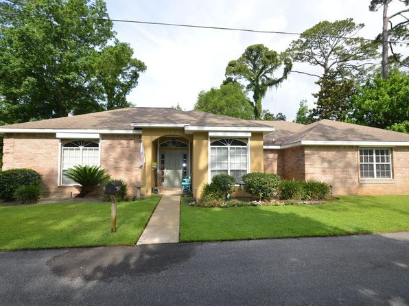 109 Point Comfort Rd