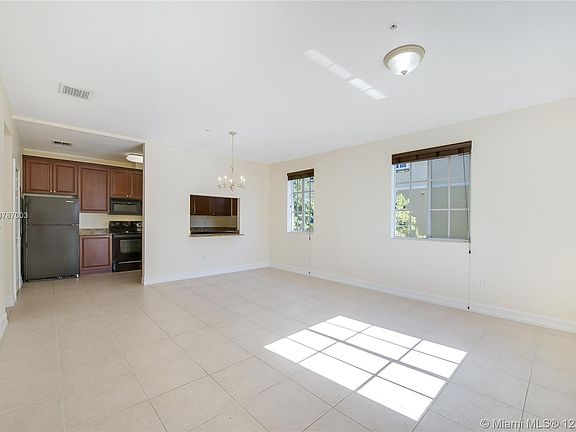 4th image of 115 Mendoza Ave APT 302