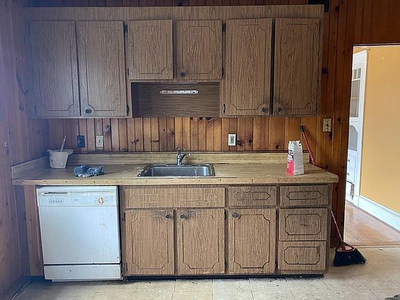 5th image of 922 Canterbury St Floor 2