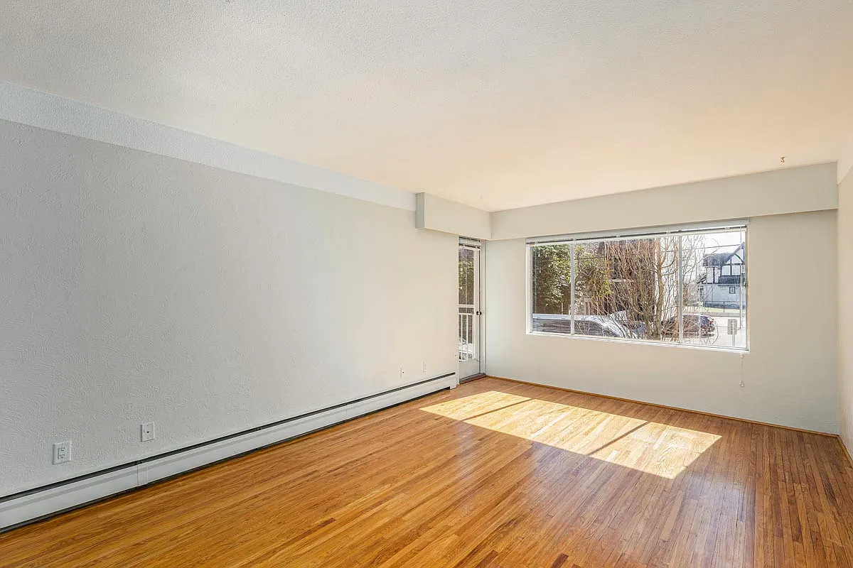 Viscount Manor Apartments — Photo 3