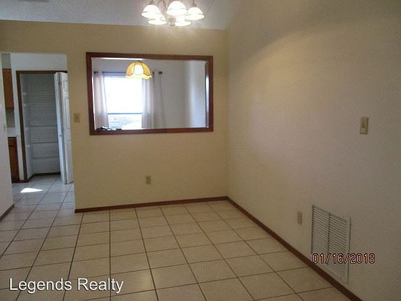 3rd image of 385 Mainsail Ct
