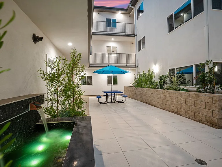 4960 Sepulveda Blvd — Photo 3