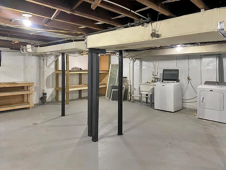 271 E Woodland St — Photo 35