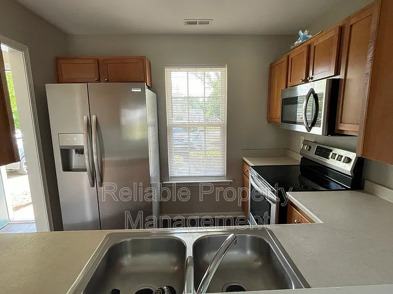 132 Winslow Ln — Photo 3