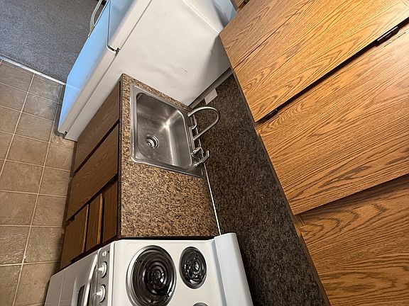 5th image of 105 Anoka Ave APT 9
