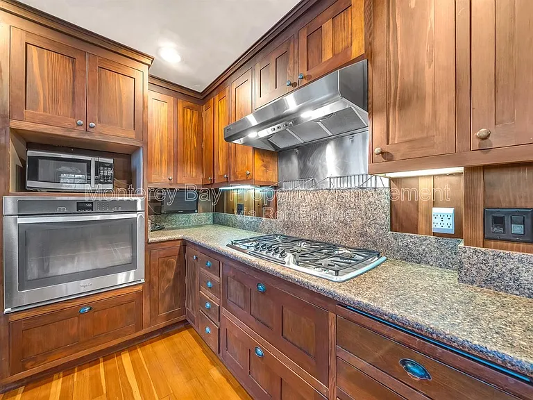 862 Short St — Photo 5