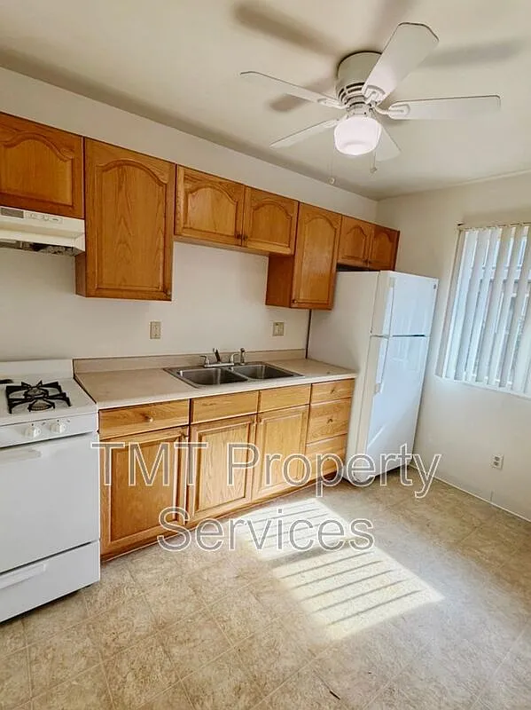 1 bed, 1.0 bath, $1,200 — Photo 3