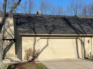 42760 Elizabeth Cir, Clinton Township, MI 48038