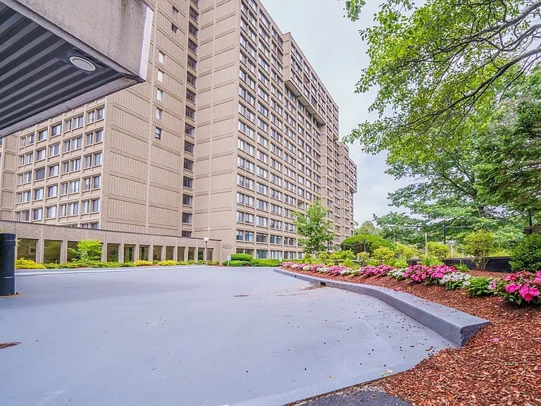 250 Hammond Pond Pkwy #1203N — Photo 31