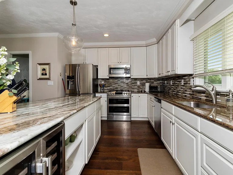 3730 Surry Rd — Photo 2