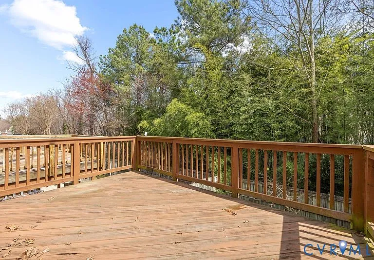 2805 Queensland Dr — Photo 3
