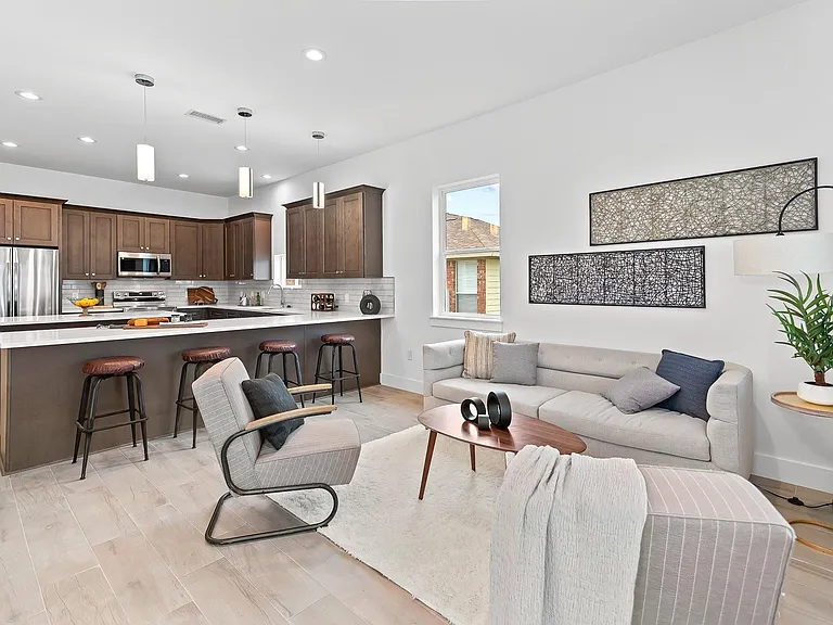 344 Colovista Pkwy — Photo 3