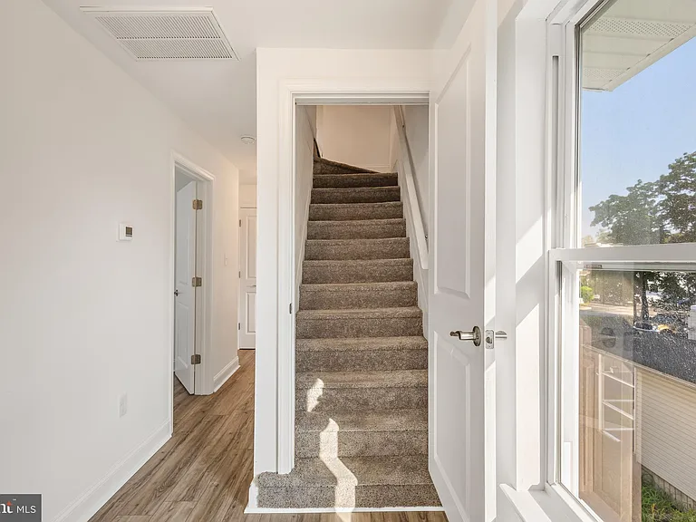 118 Turner St — Photo 39