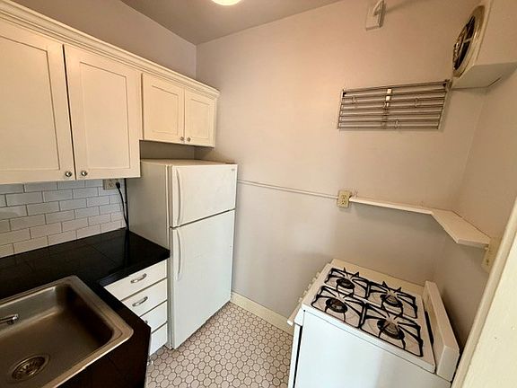 5th image of 1121 Broadway E #7