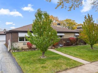 1255 S Leslie Ln, Des Plaines, IL 60018