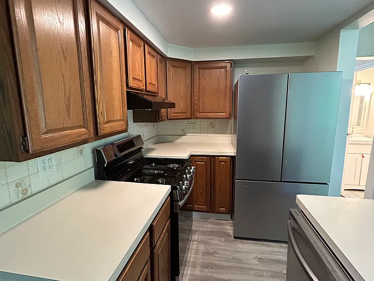 110 E Main St — Photo 10