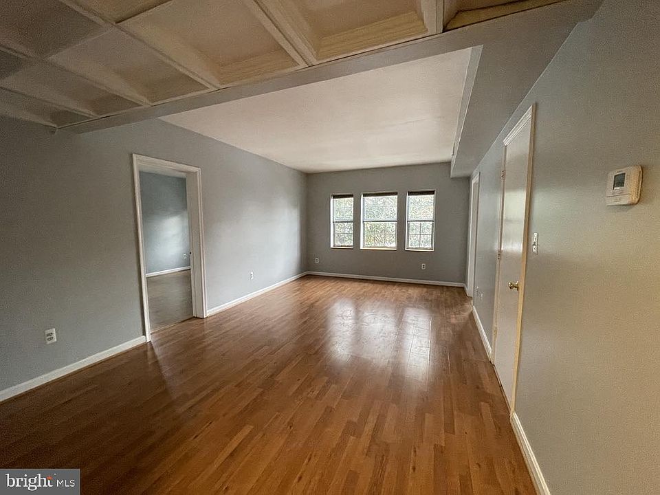 1st image of 1736 Queens Ln #3-196