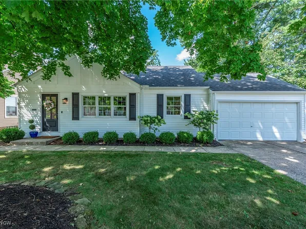 1500 Hampton Rd, Rocky River, OH 44116