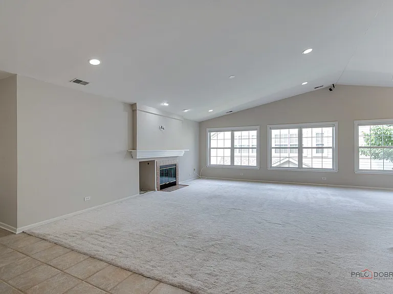 552 Saddlebrook Ln — Photo 6
