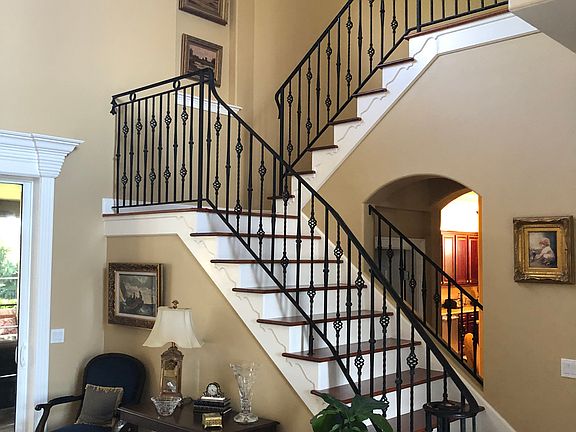 4th image of 705 Crescent Hills Dr