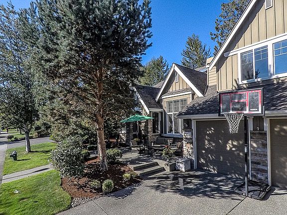 2nd image of 20562 NE 32nd Ct