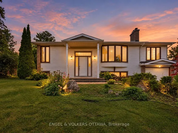 5293 McLean Cres, Ottawa, ON K4M 1G1