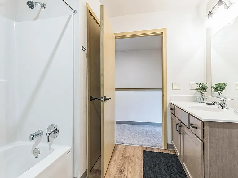 Lindoo School Apartments and Townhomes — Photo 16
