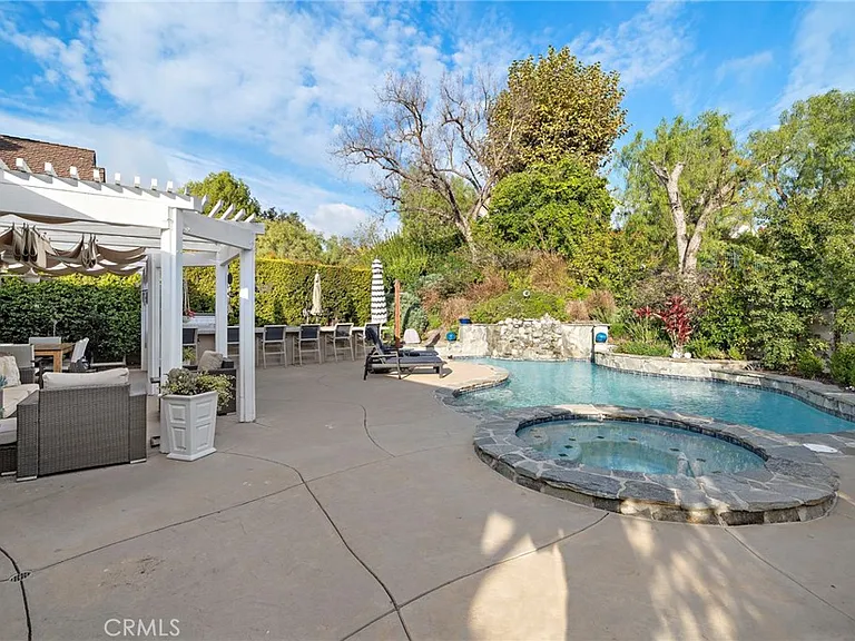 22 Lexington Way — Photo 2