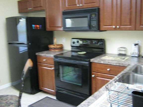 5th image of 2102 Brueckner Dr