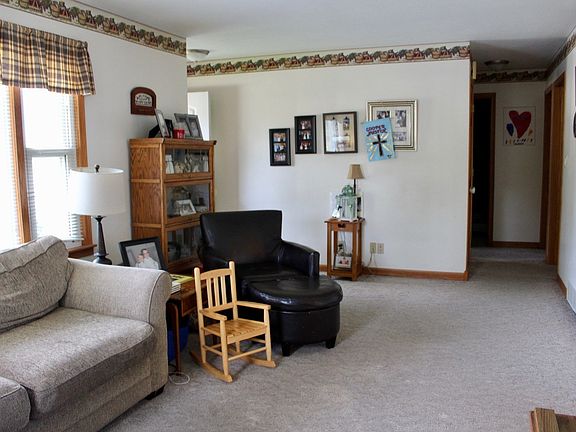 3rd image of 299 Belmont Ave