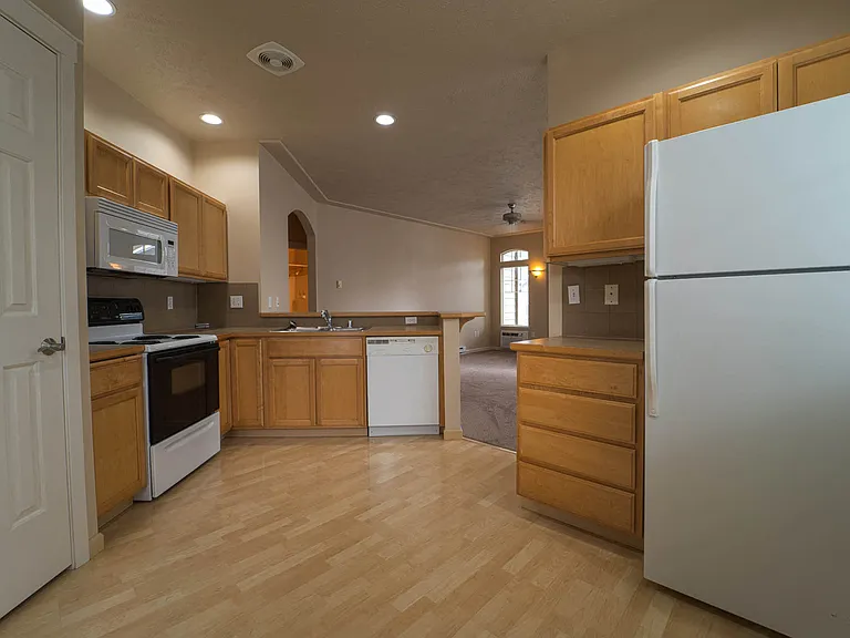 Artisan Apartments — Photo 17