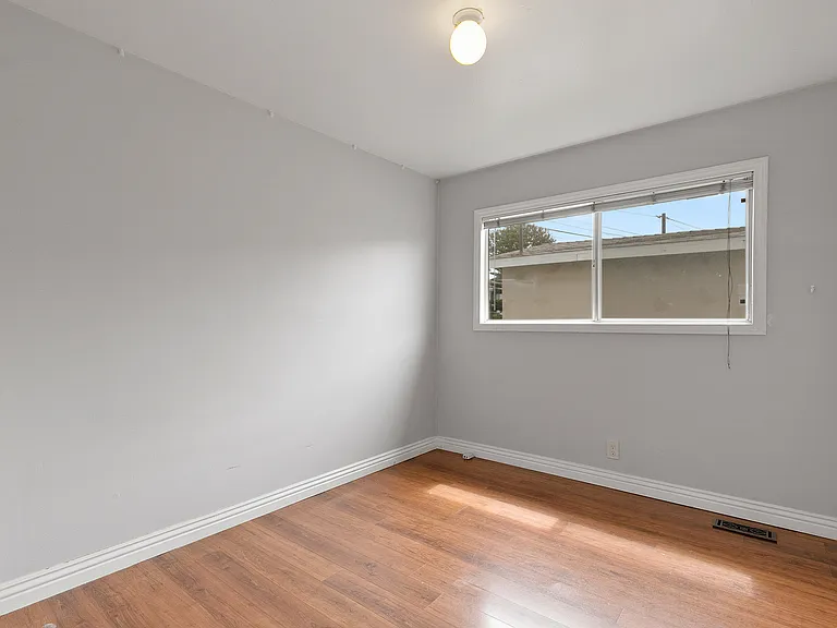 1265 Van Horne Ln — Photo 11