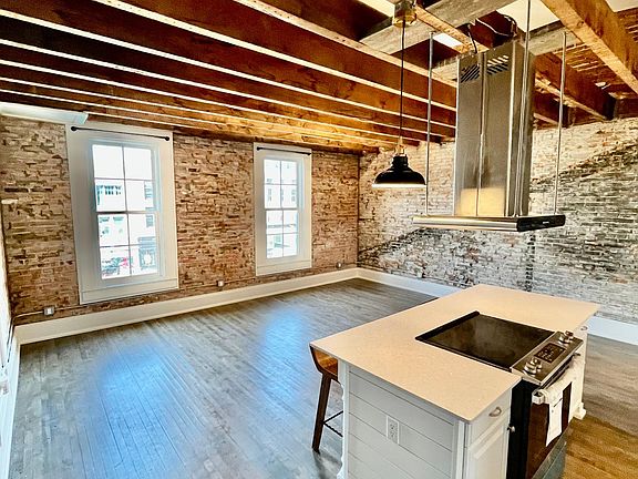 5th image of 101 S Main St #301