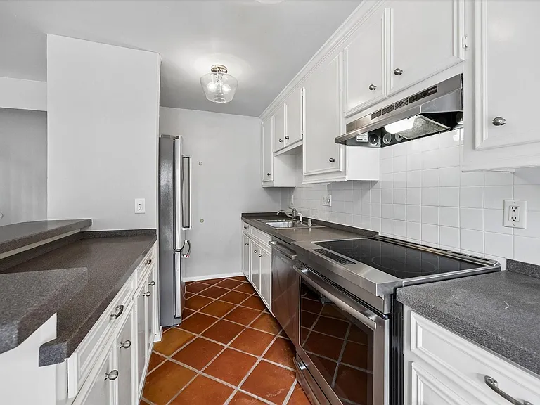 3502 Burlington St #13 — Photo 12