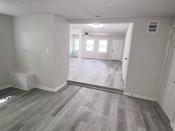 5th image of 4931 Cosby St