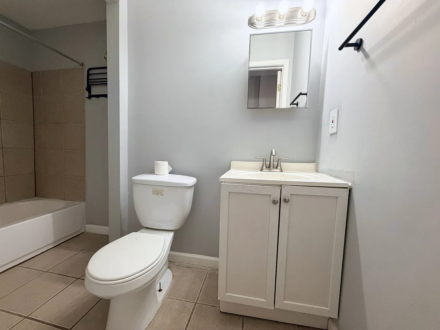 2 bed, 1411 sqft, $1,700 — Photo 4