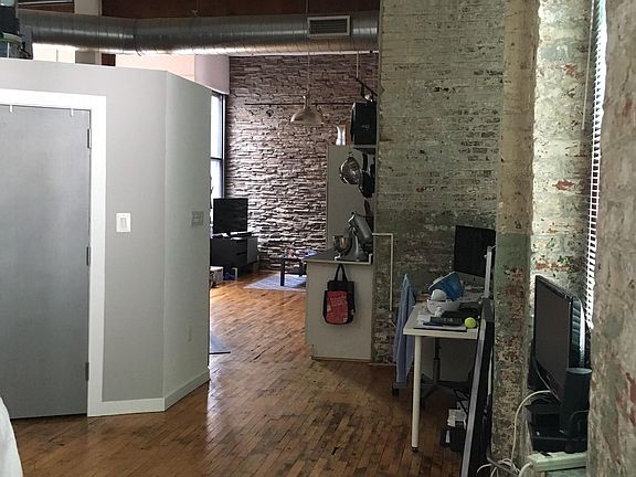 5th image of 428 N 13th St APT 4I