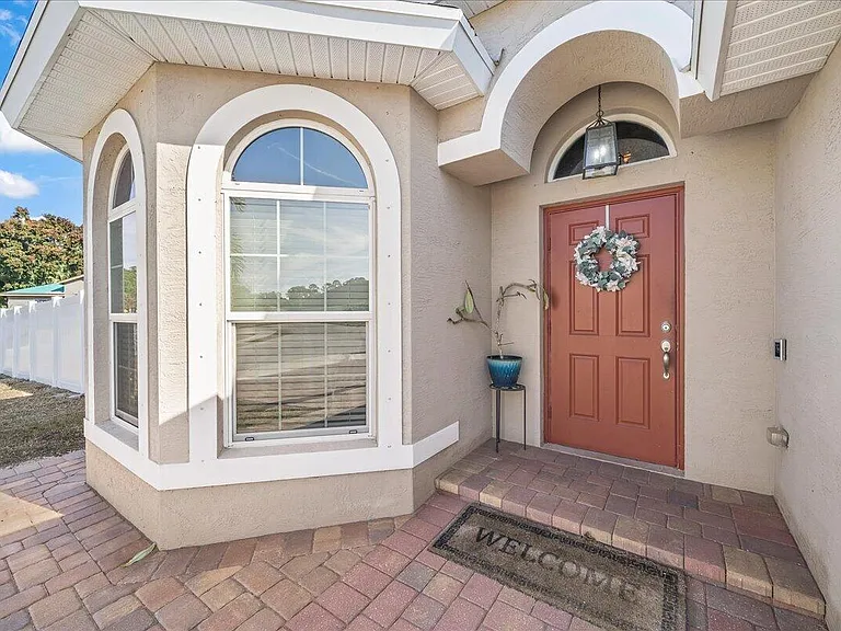 340 Palm Breezes Dr — Photo 3
