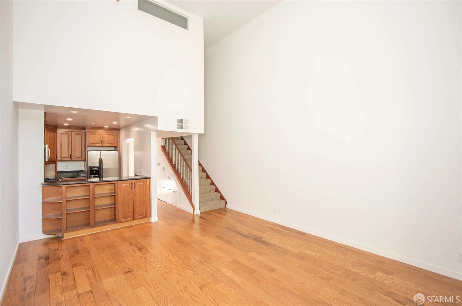 3 bed, 2.0 bath, 1400 sqft, $4,400 — Photo 3