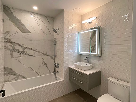 4th image of 10-64 Jackson Ave #3C