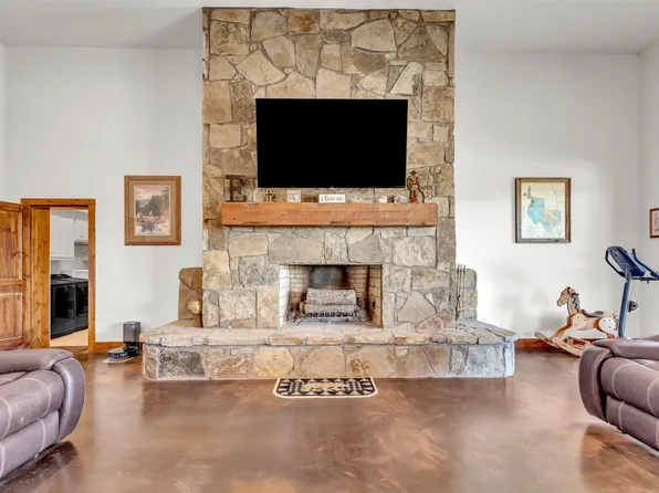 13831 Friendship Rd, Pilot Point, TX 76258