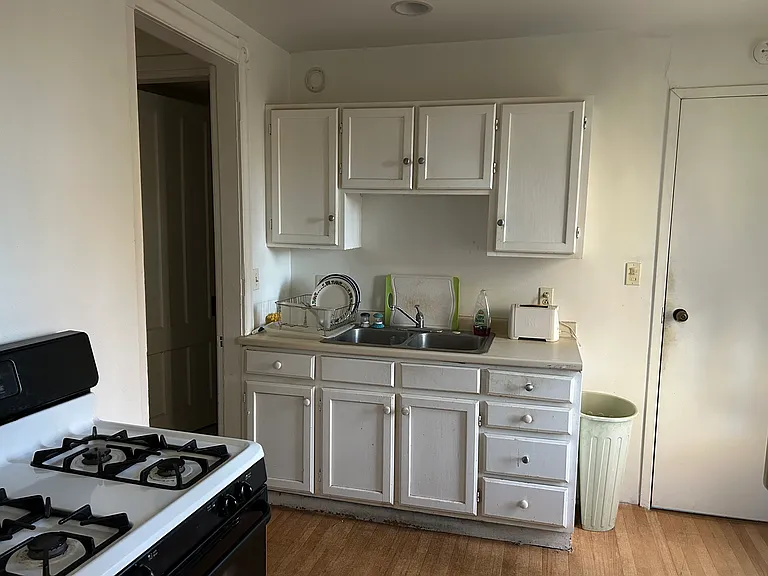 7 Glen Ave #6 — Photo 6